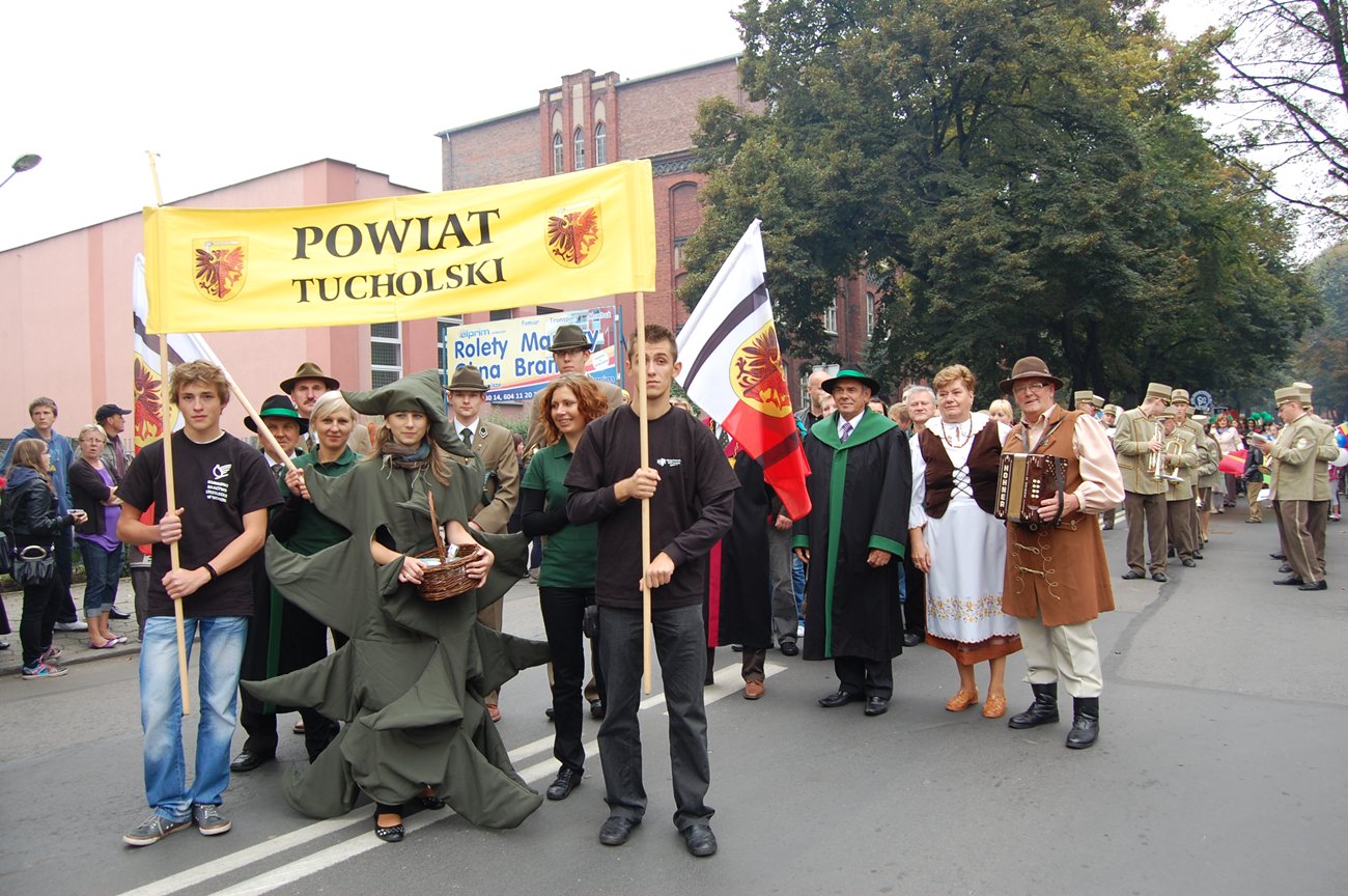 Delegacja Powiatu Tucholskiego podczas przemarszu GWARKÓW